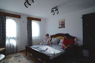 Проживание в семье Vila Madudu Вэлени-де-Мунте Двухместный номер с 1 кроватью и общей ванной комнатой-4